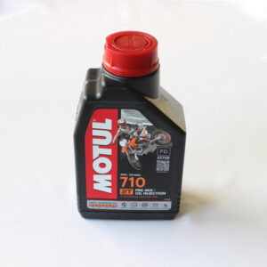 Motul_710_tayssynteettien_2-tahtimoottorioljy_www.le-store.fi_.jpg